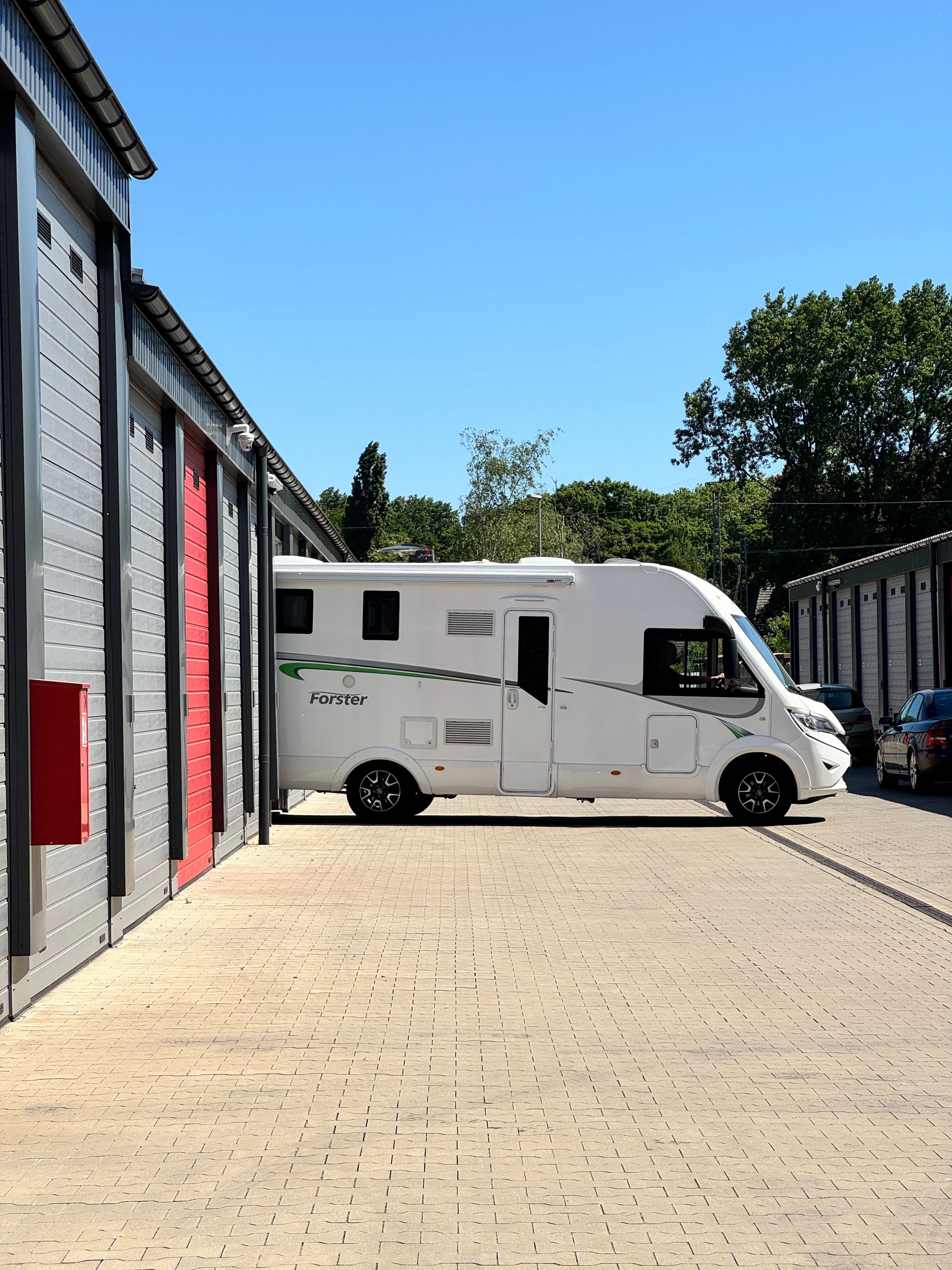 Garagen Wohnmobil geparkt